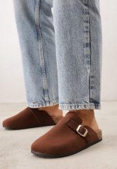 Ciemnobrązowe Klapki z Ozdobnym Paskiem i Klamrą Calevelis. Brązowe klapki damskie Born2be, bez wzorów, z jeansu, eleganckie, bez obcasa, na obcasie. Za 69.99 zł.