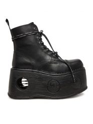 NEW ROCK Trzewiki M-MILI083CCT-C18 Czarny. Czarne botki damskie NEW ROCK, ze skóry, rockowe, bez obcasa, na koturnie, bez zapięcia. Za 1,089.00 zł.