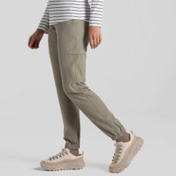 Spodnie turystyczne damskie Craghoppers NosiLife Lola Trouser. Zielone spodnie sportowe damskie Craghoppers, bez wzorów, trekkingowe. Za 272.99 zł.