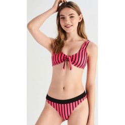 Dwuczęściowy strój kąpielowy w paski - Różowy. Bikini damskie Sinsay. W wyprzedaży za 29.99 zł.