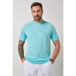 Męski T-shirt FLEXNAMIC® fitness rękaw 1/2 nadruk z tyłu QuickDry. Niebieskie koszulki sportowe męskie JAY-PI, m, bez wzorów, z materiału, bez kołnierzyka. Za 139.99 zł.