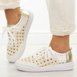Białe koronkowe półbuty damskie DiA 5951. Białe półbuty damskie DiA, na jesień, bez wzorów, z jeansu, casualowe, bez obcasa, na płaskiej podeszwie, bez zapięcia. Za 249.00 zł.
