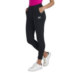 Proste spodnie damskie z zakładkami, z polaru treningowego. Czarne obuwie sportowe damskie LEONE 1947 APPAREL, l, bez wzorów, z polaru, na fitness i siłownię. W wyprzedaży za 139.75 zł.