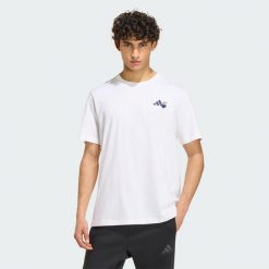 KOSZULKA Z GRAFIKĄ RAMEN. Białe koszulki sportowe męskie Adidas, xl, bez wzorów, z bawełny, bez kołnierzyka, bez ramiączek. Za 149.00 zł.