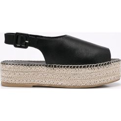 Vagabond - Sandały Celeste. Czarne klapki damskie Vagabond, bez wzorów, z gumy, bez obcasa, na obcasie, bez zapięcia. W wyprzedaży za 239.90 zł.