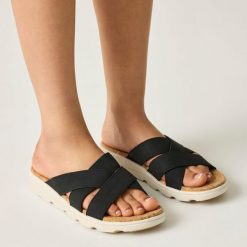 Sandały damskie Cassie. Czarne sandały damskie Regatta, bez wzorów, z neoprenu, bez obcasa, bez zapięcia. Za 119.99 zł.