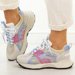 Niebieskie skórzane sneakersy damskie Vinceza 66744. Niebieskie obuwie sportowe damskie VINCEZA, bez wzorów, z jeansu, trekkingowe. Za 299.00 zł.