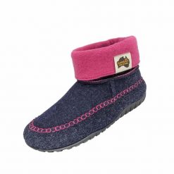 Kapcie UNISEX GUMBIES THREDBO. Czerwone kapcie damskie Gumbies, bez wzorów, bez obcasa. Za 172.99 zł.