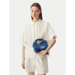 Torebka Tommy Jeans. Niebieskie torebki do ręki damskie Tommy Jeans, bez wzorów, z jeansu, klasyczne, bez dodatków. Za 409.99 zł.