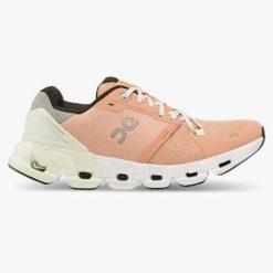 Damskie buty sportowe twarde podłoże CLOUDFLYER 4. Czerwone obuwie sportowe damskie On Running, bez wzorów, z dzianiny, do biegania. Za 738.00 zł.