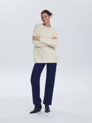 Sweter oversize z warkoczowym splotem - kremowy. Białe swetry damskie Reserved, l, bez wzorów, z dzianiny, bez kołnierzyka, bez ramiączek, bez kaptura. Za 159.99 zł.