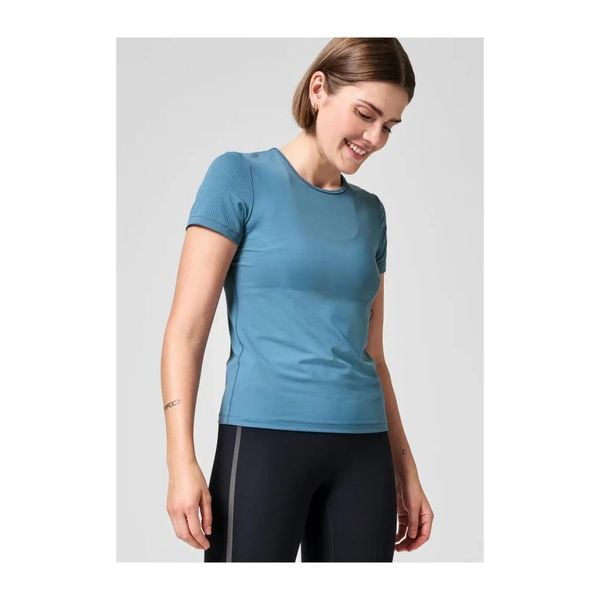 Koszulka Sportowa Damska Casall Mesh Oddychająca Szybkoschnąca. Niebieskie koszulki sportowe damskie Casall, bez wzorów, z meshu, bez kołnierzyka, bez ramiączek, na fitness i siłownię. Za 269.99 zł.