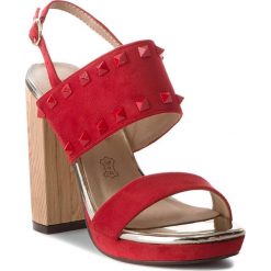 Sandały MENBUR - 09242 Bright Red 0076. Czerwone klapki damskie Menbur, bez wzorów, z materiału, bez obcasa, na obcasie, bez zapięcia. W wyprzedaży za 159.00 zł.
