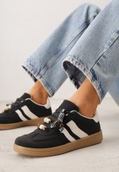 Czarne Sneakersy w Stylu Tenisówek z Koralikami Charnara. Czarne obuwie sportowe damskie Born2be, z aplikacjami, z dresówki, tenisowe. Za 99.99 zł.