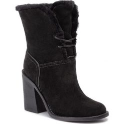 Botki UGG - W Jerene 1098313 W/Blk. Czarne kozaki damskie UGG, ze skóry, bez obcasa. W wyprzedaży za 569.00 zł.