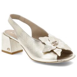 Sandały damskie Chebello, eleganckie skórzane na klocku z ozdobnym kwiatem i wsuwane, złote, 4385-K-046. Żółte sandały damskie CheBello, z aplikacjami, ze skóry, bez obcasa, na obcasie, bez zapięcia. Za 439.00 zł.