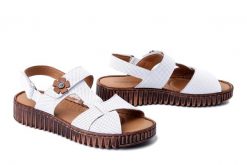 MANITU 910327-03 weiss, sandał damskie. Białe sandały damskie Manitu, bez wzorów, ze skóry, bez obcasa, bez zapięcia. Za 229.42 zł.