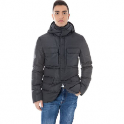 Kurtka w kolorze czarnym. Czarne kurtki męskie Just Cavalli, Calvin Klein, Lee, na zimę. W wyprzedaży za 1,449.95 zł.