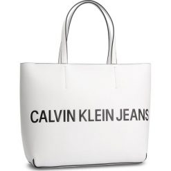 Torebka CALVIN KLEIN JEANS - Sculpted Logo E/W Tote K60K605246 102. Torebki do ręki damskie marki Calvin Klein Jeans. Za 539.00 zł.