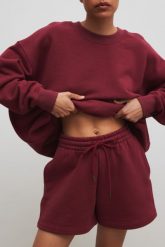 Krótkie spodenki ze sznurkiem w kolorze BURGUNDY - PROSPER-M. Czerwone szorty damskie Marsala, na lato, m, bez wzorów, z bawełny, klasyczne. Za 299.90 zł.