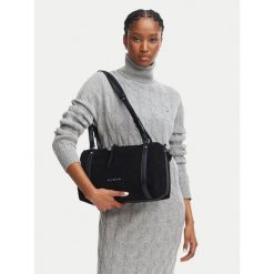 Torebka Hispanitas. Czarne torebki do ręki damskie Hispanitas, bez wzorów, klasyczne, bez dodatków. Za 564.99 zł.