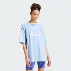 LUŹNA KOSZULKA LUX TIRO Z GRAFIKĄ. Czerwone koszulki sportowe damskie Adidas, xs, bez wzorów, z bawełny, bez kołnierzyka, bez ramiączek. Za 199.00 zł.
