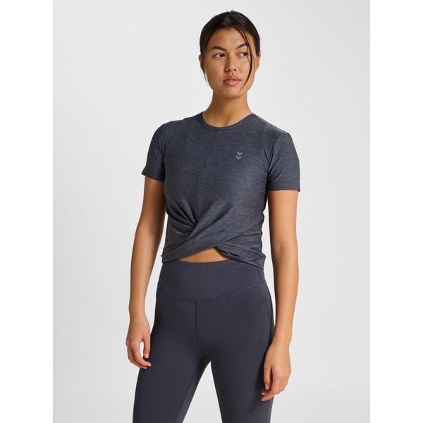 Koszulka damska Hummel Yoga Wrap. Brązowe koszulki sportowe damskie Hummel, bez wzorów, bez kołnierzyka, bez ramiączek, na fitness i siłownię. Za 170.00 zł.