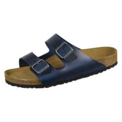 Klapki damskie Birkenstock Arizona Sfb. Niebieskie klapki damskie Birkenstock, bez wzorów, z materiału, bez obcasa. Za 439.00 zł.