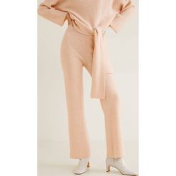 Mango - Spodnie. Spodnie materiałowe damskie marki Mango. Za 159.90 zł.