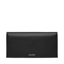 Portfel Calvin Klein. Czarne portfele damskie Calvin Klein, bez wzorów. Za 279.99 zł.