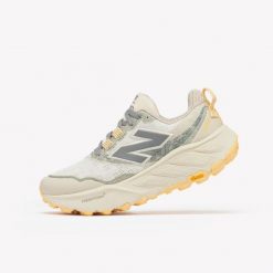 Buty do biegania w terenie damskie New Balance Fresh Foam X Hierro V9. Obuwie sportowe damskie New Balance, bez wzorów, do biegania. Za 669.99 zł.