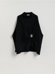 Sweter ponczo - czarny. Czarne swetry damskie Reserved, l, bez wzorów, z dzianiny, bez kołnierzyka, bez ramiączek, bez kaptura. Za 199.99 zł.