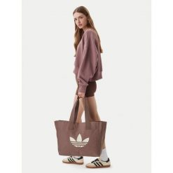 Torebka adidas. Brązowe torebki do ręki damskie Adidas, bez wzorów, bez dodatków. Za 109.99 zł.