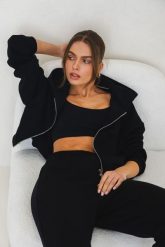 BLUZA AGA CZARNA L - Flawless. Czarne bluzy damskie Flawless, l, bez wzorów, z bawełny, bez kaptura. Za 396.00 zł.