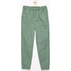 Bawełniane spodnie jogger - Zielony. Zielone spodnie materiałowe dla chłopców Reserved, m, bez wzorów, z bawełny. Za 129.99 zł.