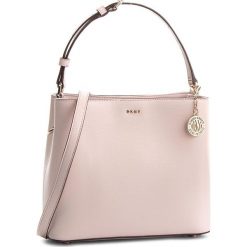 Torebka DKNY - R83J3619 Iconic Bls. Torebki do ręki damskie marki DKNY. W wyprzedaży za 489.00 zł.
