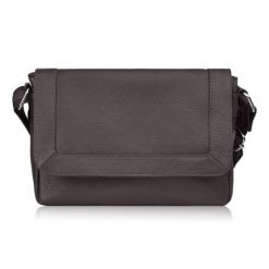 Torebka damska mała listonoszka skórzana na ramię brązowa Paolo Peruzzi E-35-BR. Brązowe torby na ramię damskie bez wzorów, z bawełny, eleganckie, małe, bez dodatków. Za 119.00 zł.