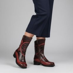 Kozaki damskie Laura Vita, wysoka cholewka ze skóry we wzory na płaskim obcasie, czerwone, SO2014-2. Czerwone kozaki damskie Laura Vita, ze skóry, przed kolano, bez obcasa, na obcasie. Za 339.00 zł.