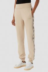 GUESS Beżowe damskie spodnie dresowe z lampasami Britney Jogger, Rozmiar XS. Brązowe spodnie dresowe damskie Guess, xs, z aplikacjami, z dresówki. W wyprzedaży za 199.99 zł.