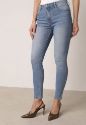 Niebieskie Dopasowane Jeansy z Bawełną z Efektem Push-Up Eriflare. Niebieskie jeansy damskie Born2be. Za 89.99 zł.