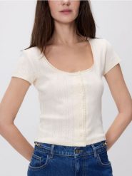 Bawełniany t-shirt z guzikami - złamana biel. T-shirty damskie Reserved, l, bez wzorów, z bawełny, bez kołnierzyka. Za 89.99 zł.