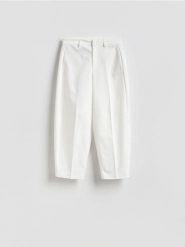 Spodnie barrel leg - biały. Białe spodnie materiałowe damskie Reserved, l, bez wzorów, z bawełny. Za 129.99 zł.