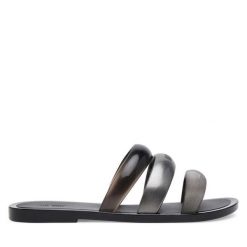 Klapki Melissa. Czarne klapki damskie Melissa, bez wzorów, bez obcasa. Za 179.99 zł.