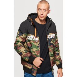 Kurtka o sportowym kroju - Czarny. Czarne kurtki męskie Cropp, sportowe. Za 229.99 zł.