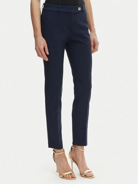 Rinascimento Spodnie materiałowe CFC0128638003 Granatowy Slim Fit. Niebieskie spodnie materiałowe damskie Rinascimento, s, bez wzorów, z materiału. Za 261.99 zł.