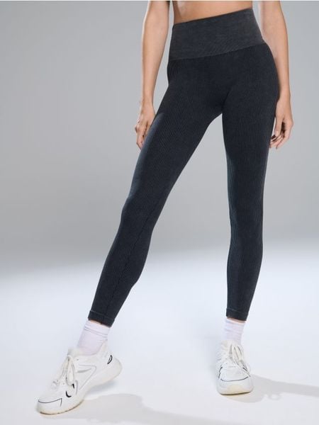 Prążkowane legginsy - szary. Szare legginsy damskie Sinsay, l, bez wzorów, prążkowane. Za 39.99 zł.