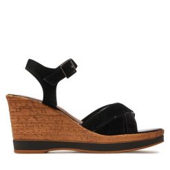 Sandały Tamaris. Czerwone sandały damskie Tamaris, bez wzorów, bez obcasa, na słupku, bez zapięcia. Za 329.99 zł.