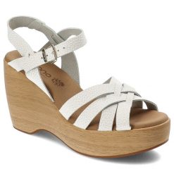 Białe Sandały Yokono Eleganckie Obuwie Damskie. Białe klapki damskie Yokono, bez wzorów, ze skóry, bez obcasa, na koturnie, bez zapięcia. Za 339.00 zł.