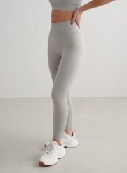 Damskie legginsy prążkowane, bezszwowe, wysoki stan, squat proof, petite szare. Szare legginsy damskie Aim'n, xs, bez wzorów, z dzianiny. Za 152.40 zł.