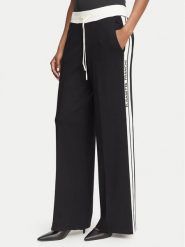 Elisabetta Franchi Spodnie dzianinowe KP-75S-66E2-V440 Czarny Regular Fit. Czarne spodnie materiałowe damskie Elisabetta Franchi, s, bez wzorów, z dzianiny. Za 1,879.00 zł.